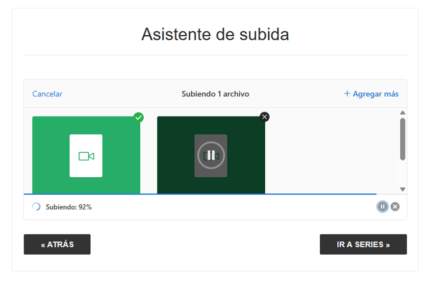 Asistente se subida subiendo varios vídeos a la vez
